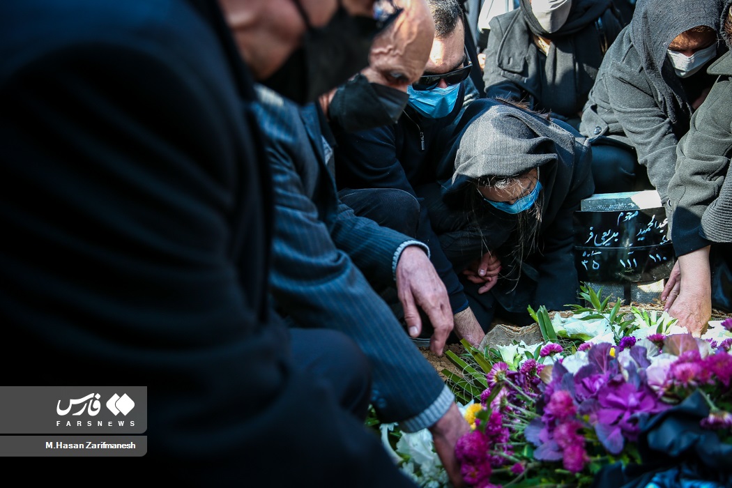 مراسم تدفین پیکر حمید لبخنده در بهشت زهرا تهران