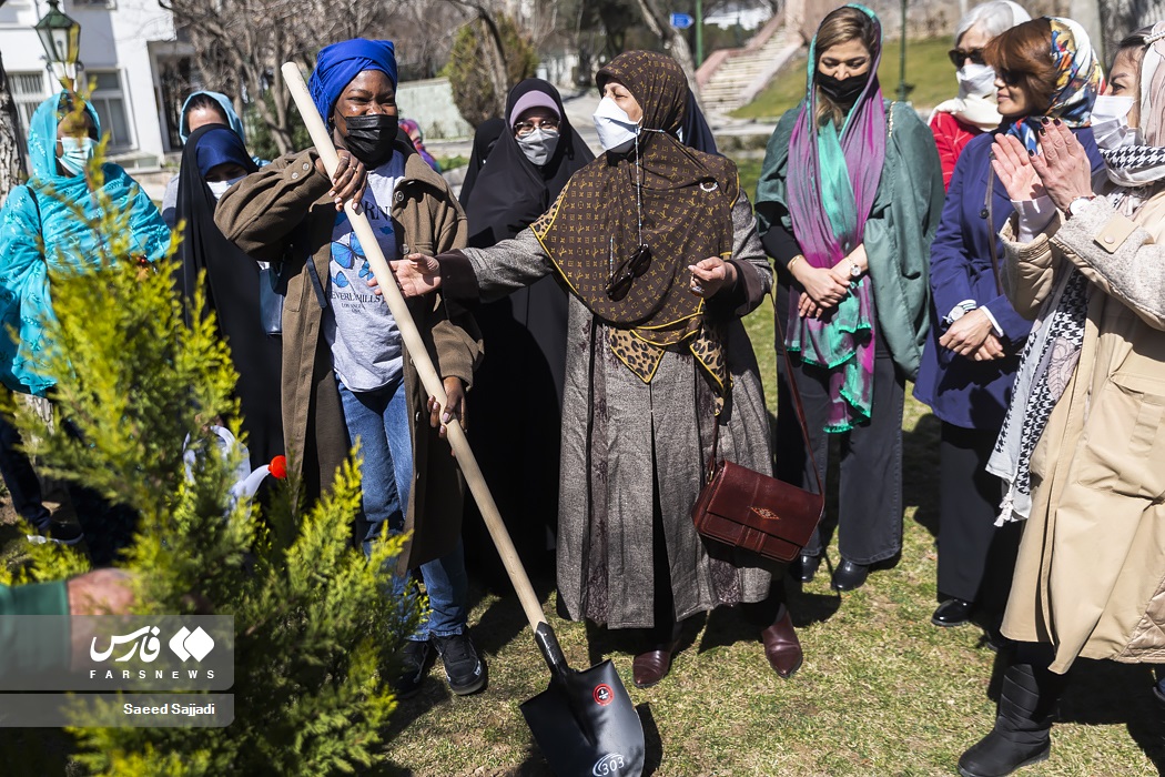 تصاویر: روز درختکاری با حضور همسران سفرای کشورهای خارجی