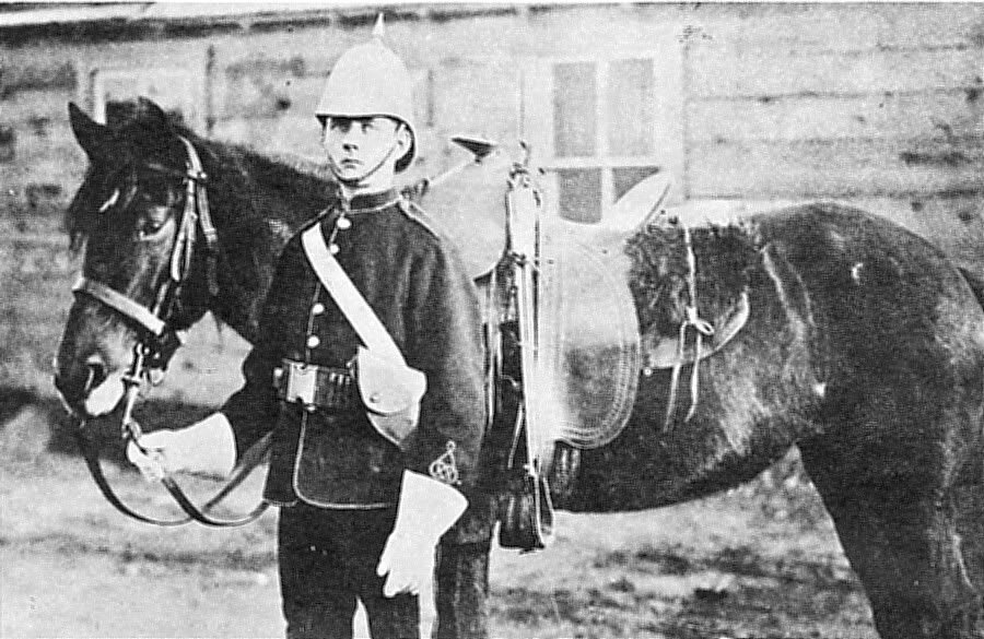 تصویری از پلیس سواره کانادا که در 1880 میلادی گرفته شده است.