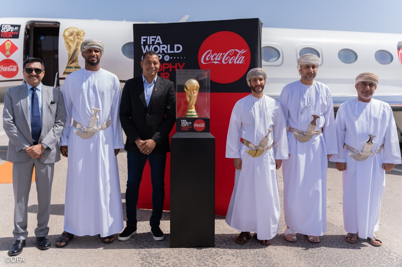  رونمایی از کاپ جام‌ جهانی در عمان/ عکس