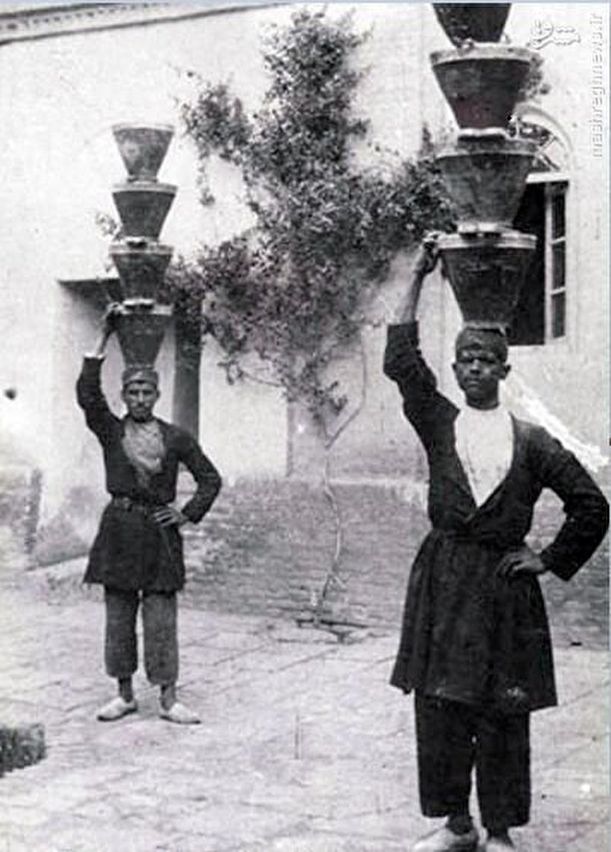 تصویری نایاب از یک ماست فروشی در دوره قاجار