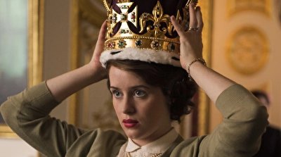 چیزهای عجیبی که درباره سریال ملکه انگلیس نمی‌دانید | چرا الیزابت قرار نبود به سلطنت برسد؟