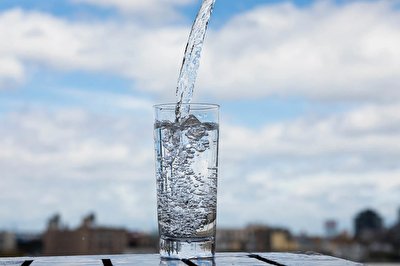 کشف جدید درباره خوردن روزانه ۸ لیوان آب