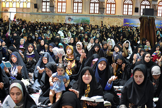 طنین زیبای دعای عرفه و حضور مهمانی از جنس آلاله‎ها در مصلای ساری