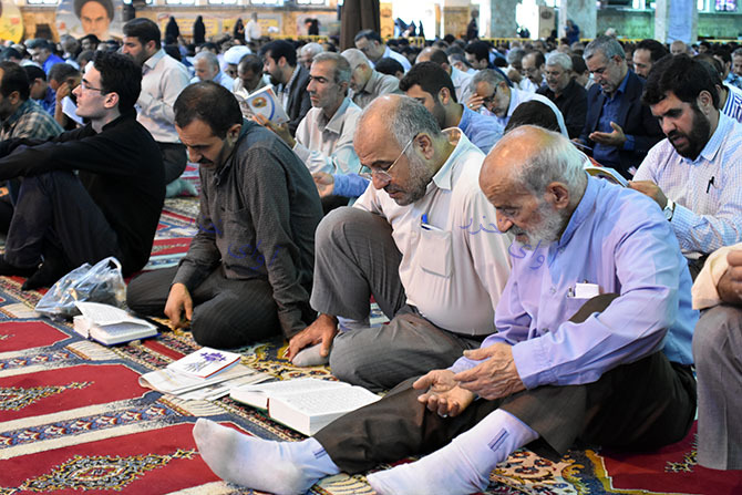 طنین زیبای دعای عرفه و حضور مهمانی از جنس آلاله‎ها در مصلای ساری