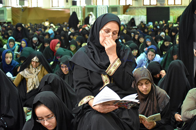 طنین زیبای دعای عرفه و حضور مهمانی از جنس آلاله‎ها در مصلای ساری