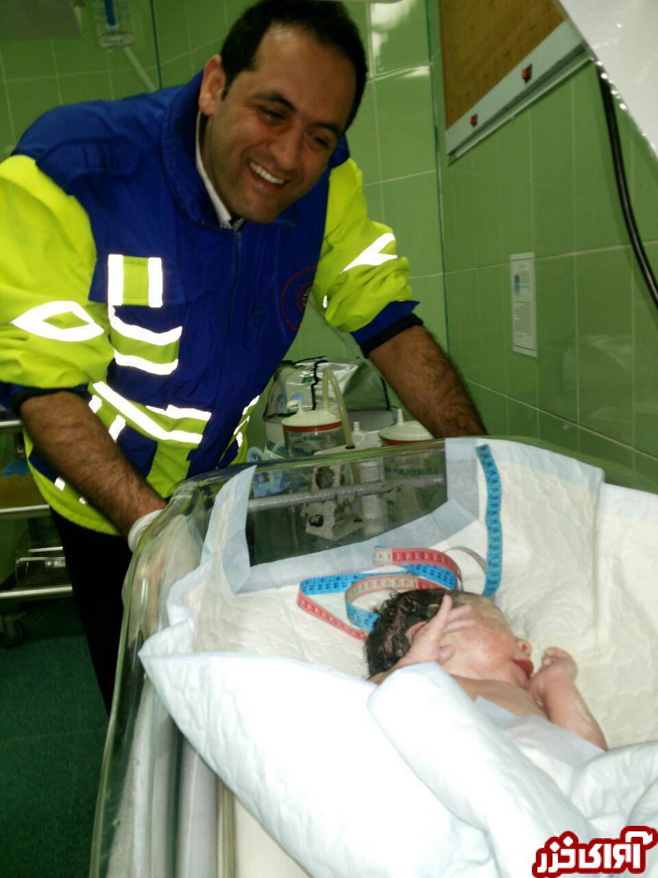 تولد نوزاد در آمبولانس هنگام انتقال مادر باردار به بیمارستان در کلارآباد