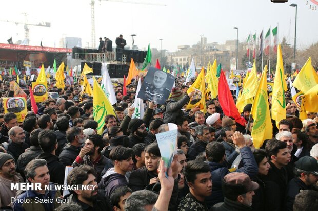 تشییع پیکر شهید سپهبد قاسم سلیمانی در مشهد مقدس