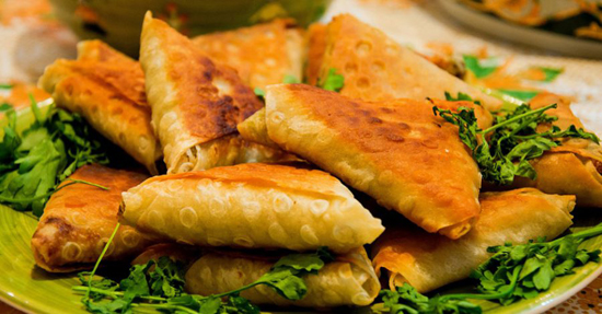 طرز تهیهی سمبوسهی گوشت خانگی؛ به سبک بندریها طرز تهیه سمبوسه گوشت خانگی به سبک مخصوص بندریها