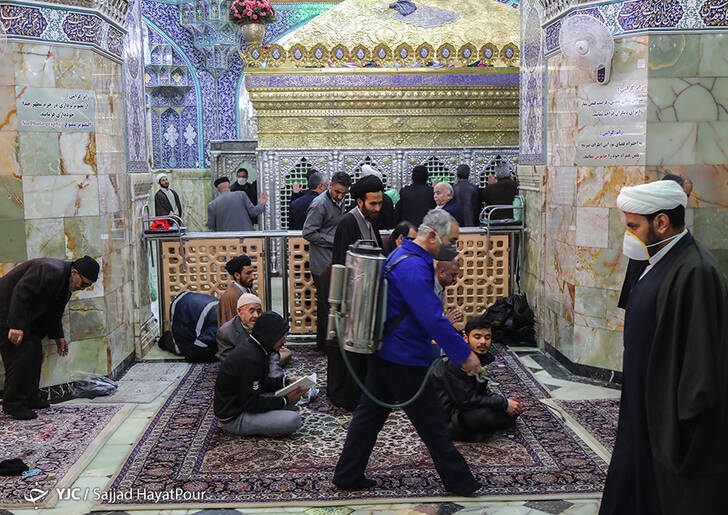 کرونا در قم نقدی بر سخنان مشاور تولیت حرم حضرت معصومه (س): تازه می پرسید تعطیلی حرم چه ضرورتی دارد؟!