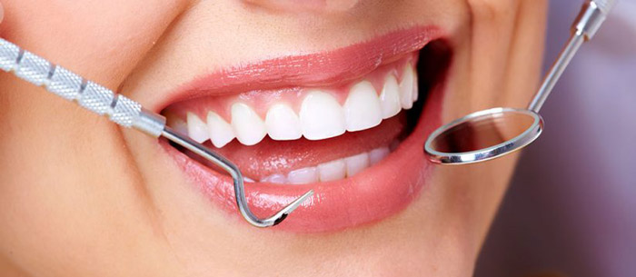 روش‌های از بین بردن پلاک دندان در خانه