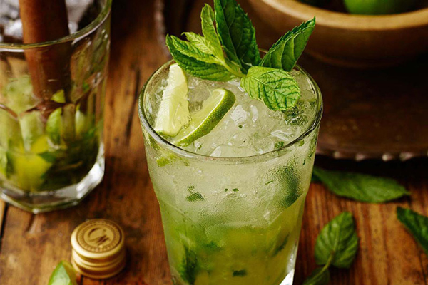 طرز تهیه موهیتو رستورانی گازدار و بدون گاز طرز تهیه موهیتو رستورانی گازدار و بدون گاز