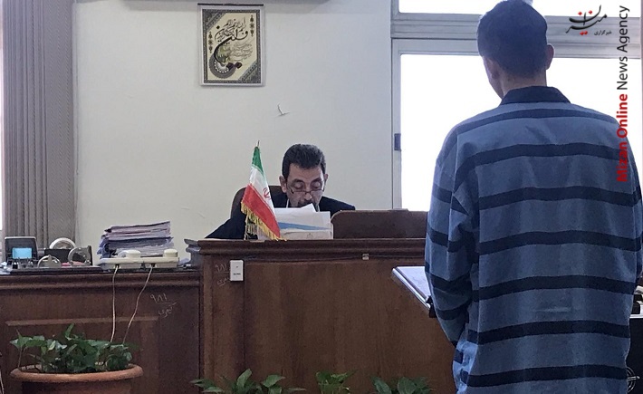 رسیدگی به پرونده ۲ پسر جوان که با شکایت شاکیان متهم به تجاوز به عنف شده بودند / واکنش قاضی قربان زاده به ادعای متهم در خصوص اعتراف اجباری در پلیس آگاهی: اگر در زندان به شما تلقین کردند و یا یاد داده اند که در دادگاه این جملات را بگویید باید بگویم که یا شما درست یاد نگرفته اید و یا آنها به شما درست یاد نداده اند رسیدگی به پرونده ۲ پسر جوان که با شکایت شاکیان متهم به تجاوز به عنف شده بودند / واکنش قاضی قربان زاده به ادعای متهم در خصوص اعتراف اجباری در پلیس آگاهی: اگر در زندان به شما تلقین کردند و یا یاد داده اند که در دادگاه این جملات را بگویید باید بگویم که یا شما درست یاد نگرفته اید و یا آنها به شما درست یاد نداده اند