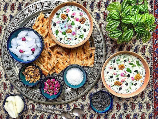 طرز تهیه آبدوغ خیار را در گرمای تابستان از دست ندهید