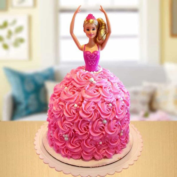 تزئین کیک تولد به شکل عروسک