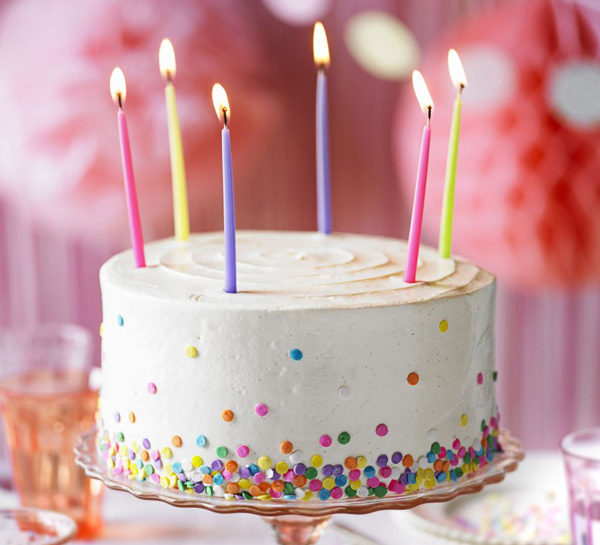 تزئین ساده کیک تولد