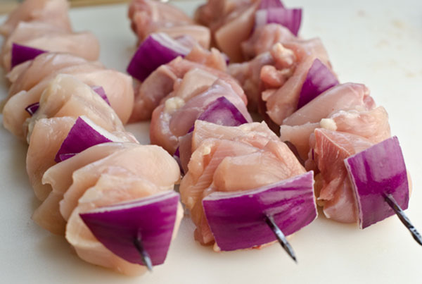 جوجه کباب با سسی عالی و طعم و رنگی بی نظیر جوجه کباب با سسی عالی و طعم و رنگی بی نظیر