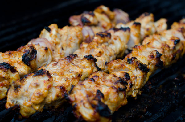 جوجه کباب با سسی عالی و طعم و رنگی بی نظیر جوجه کباب با سسی عالی و طعم و رنگی بی نظیر