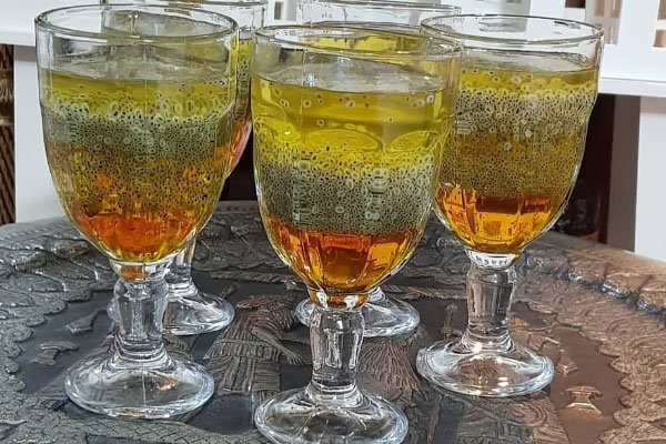طرز تهیه شربت بیدمشک با تخم شربتی شربت بیدمشک با تخم شربتی