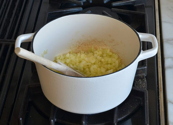 سوپ دال عدس و نخود با مرواریدهای سبز