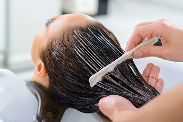 ۵ درمان طبیعی برای مو‌های آسیب دیده