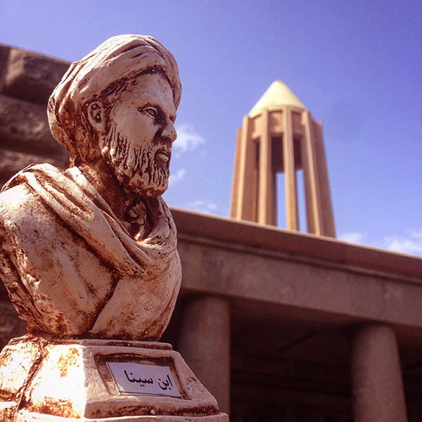 آرامگاه ابوعلی سینا آرامگاه ابوعلی سینا از جاهای دیدنی همدان در تابستان