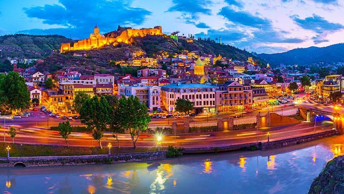 جاهای دیدنی تفلیس را از دست ندهید. (راهنمای بازدید از جاذبههای گردشگری تفلیس گرجستان) جاذبه های گردشگری تفلیس
