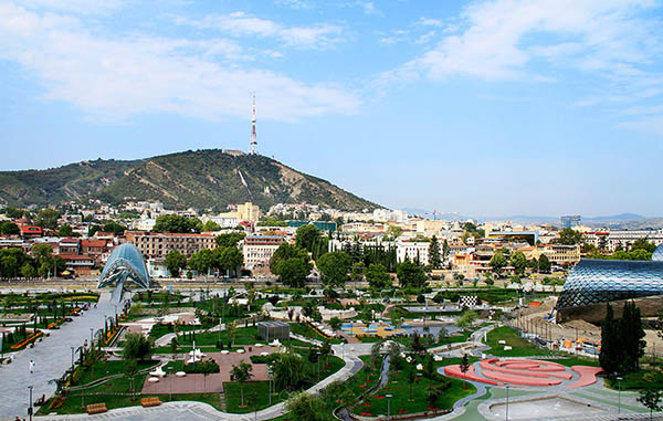 جاهای دیدنی تفلیس را از دست ندهید. (راهنمای بازدید از جاذبههای گردشگری تفلیس گرجستان) جاذبه های گردشگری تفلیس، پارک آبی