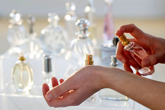 راهنمای خرید یک عطر خوب راهنمای خرید یک عطر خوب