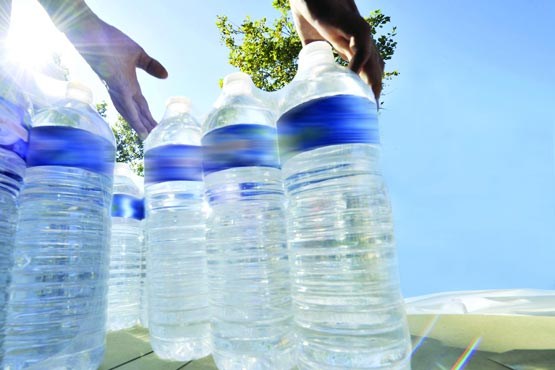 خنک و گوارا اما سرطان زا/ خطرات استفاده از آب معدنی‌های آفتاب دیده