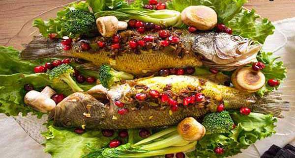 دورچین برای ظرف ماهی با قارچ و کاهو دورچین برای ظرف ماهی با قارچ و کاهو