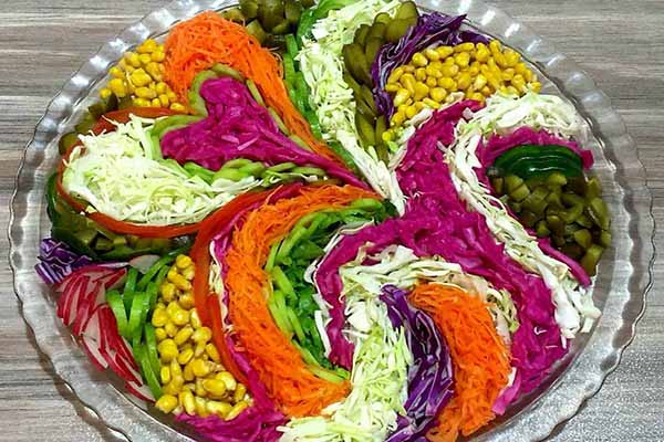 تزیین سالاد کاهو و کلم قرمز مجلسی با ایده هایی ساده تزیین سالاد کاهو و کلم قرمز مجلسی با ایده هایی ساده