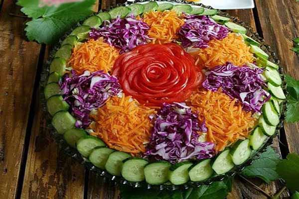 تزیین سالاد کاهو و کلم قرمز مجلسی با ایده هایی ساده تزیین سالاد کاهو و کلم قرمز مجلسی با ایده هایی ساده