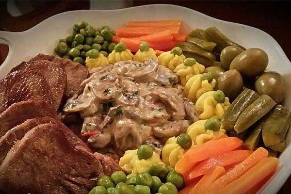 خوراک زبان گاو با سس سفید قارچ خوراک زبان گاو با سس سفید قارچ