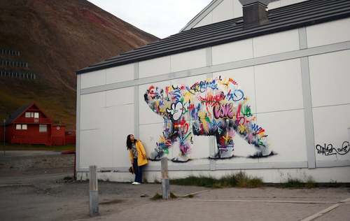 نقاشی دیواری از خرس قطبی در 
