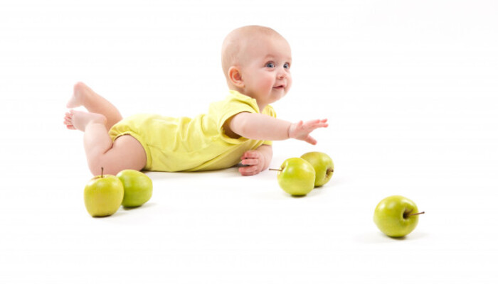 چه میوه هایی به نوزاد بدهیم؟