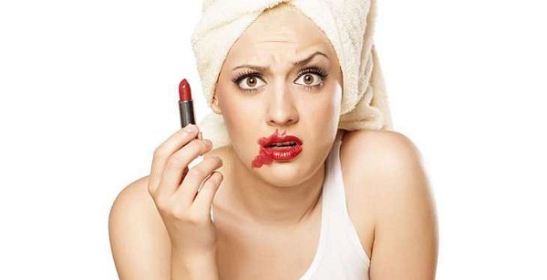 تشخیص رژ لب فاسد تشخیص رژ لب فاسد