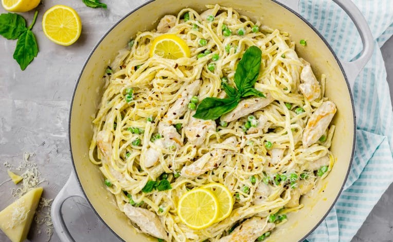 2 طرز تهیه اسپاگتی مرغ و قارچ با خامه یا گوجه فرنگی+ نکات مهم اسپاگتی مرغ