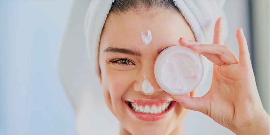 12 روش طلایی پاکسازی و آبرسانی پوست خشک؛ درمان و مراقبت پوست خشک و حساس
