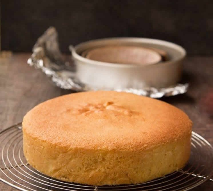 طرز تهیه کیک ساده وانیلی اسفنجی با پف زیاد برای 8 نفر؛ راز کیک نرم و پف و بدون گنبدی شدن
