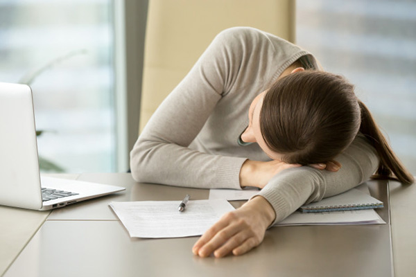 اثرات منفی چرت زدن فواید چرت زدن