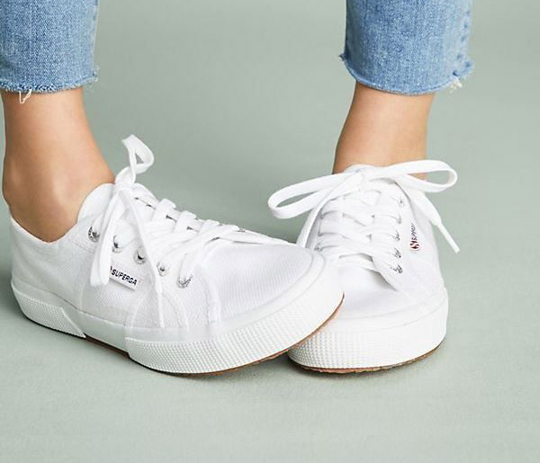 مدل کفش اسنیکر سفید مناسب برای محیط های کاری 