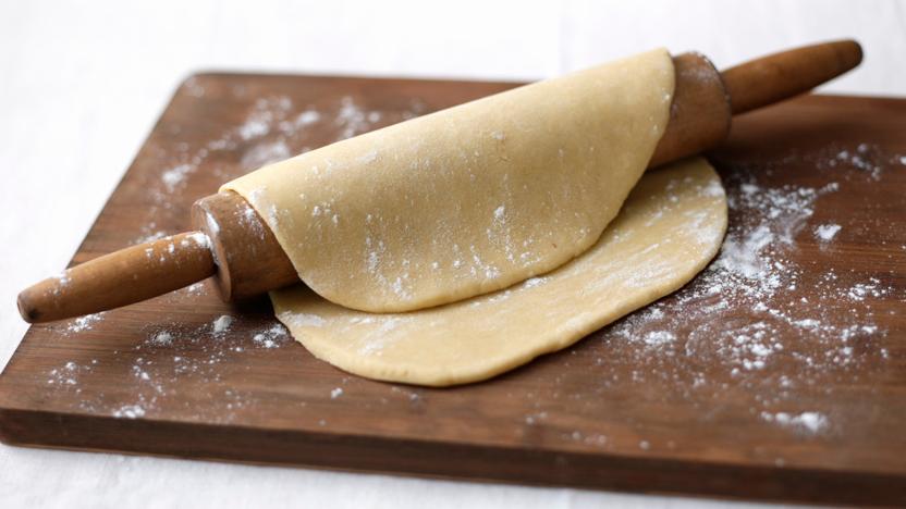 مواد لازم برای تهیه خمیر پاستری برای تهیه انواع شیرینی