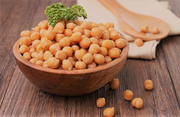 12 ماسک خانگی برای رفع قطعی لکههای قهوهای پوست صورت و گردن با طب سنتی
