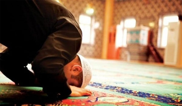 نماز نافله مغرب چگونه خوانده می‌شود؟