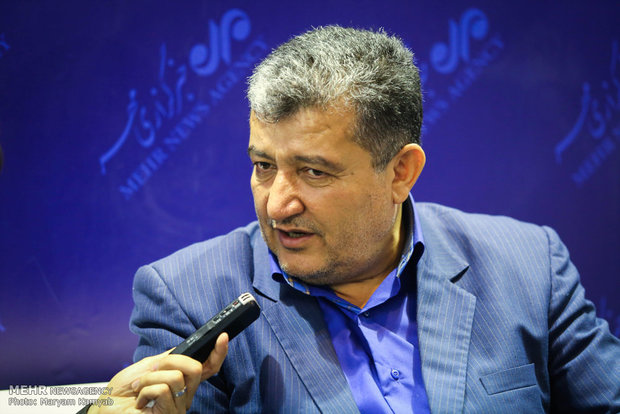 خودروسازان عامل سهمیه‌بندی بنزین هستند