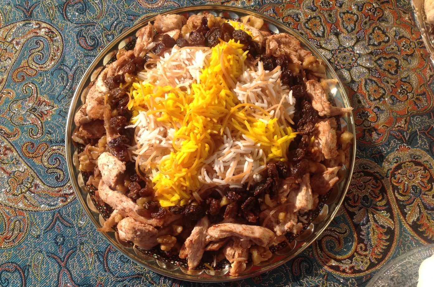 3 طرز تهیه رشته‌ پلو مجلسی خوشمزه با مرغ زعفرانی،بدون گوشت یا ته‌انداز مرغ