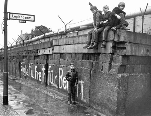 ۱۰ واقعیت جالب درباره دیوار برلین / از نوار مرگ تا بیماری روانی دیواره