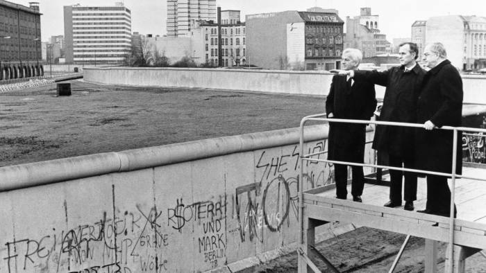 ۱۰ واقعیت جالب درباره دیوار برلین / از نوار مرگ تا بیماری روانی دیواره