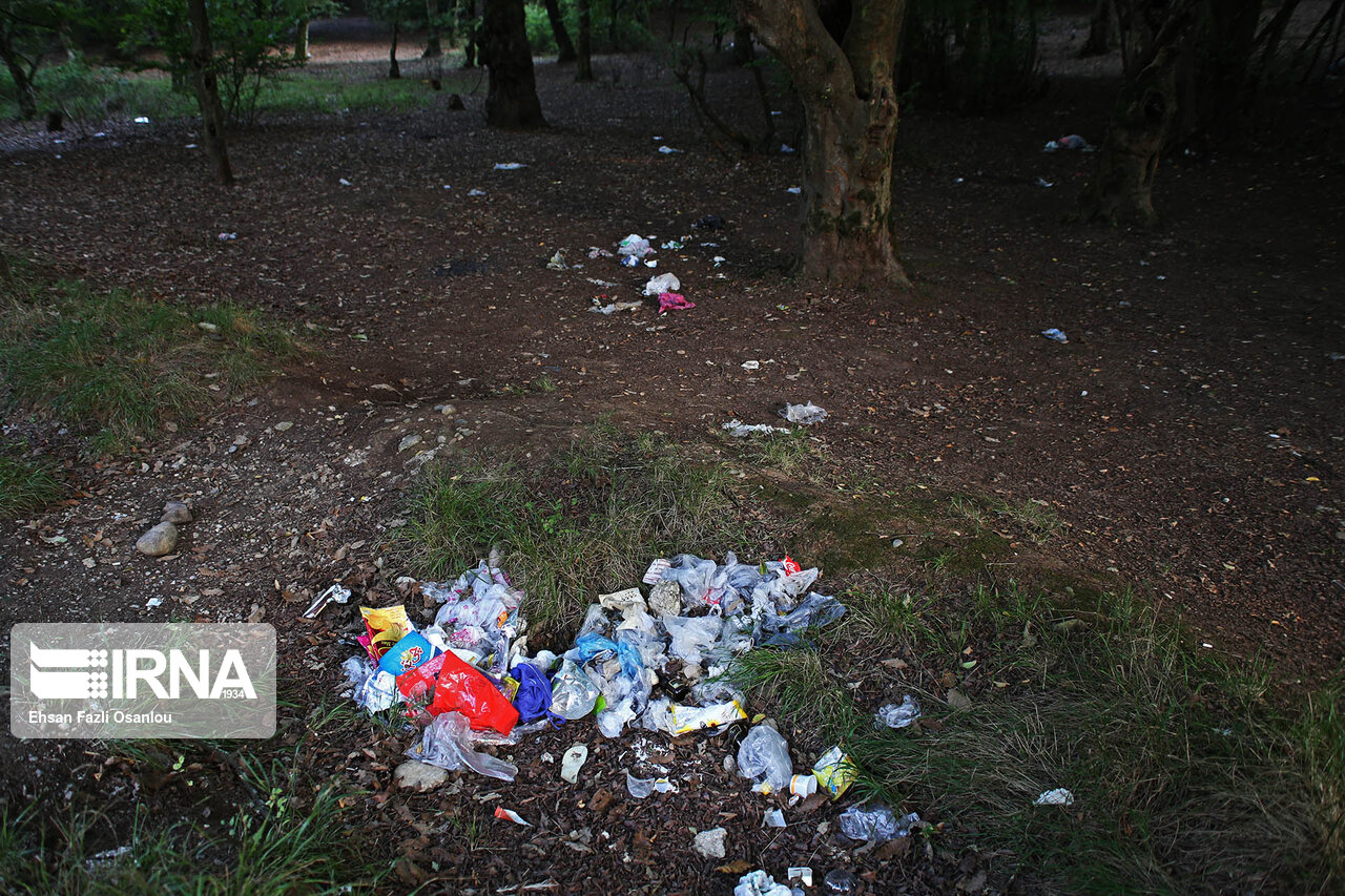 تصاویر: زباله، ره آورد گردشگران به مازندران